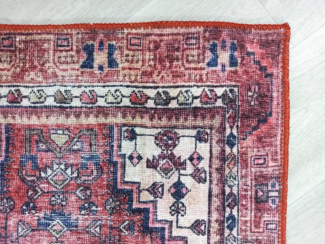 Canlı Pembe ve Kırmızı Medalyonlu Vintage Türk Halısı