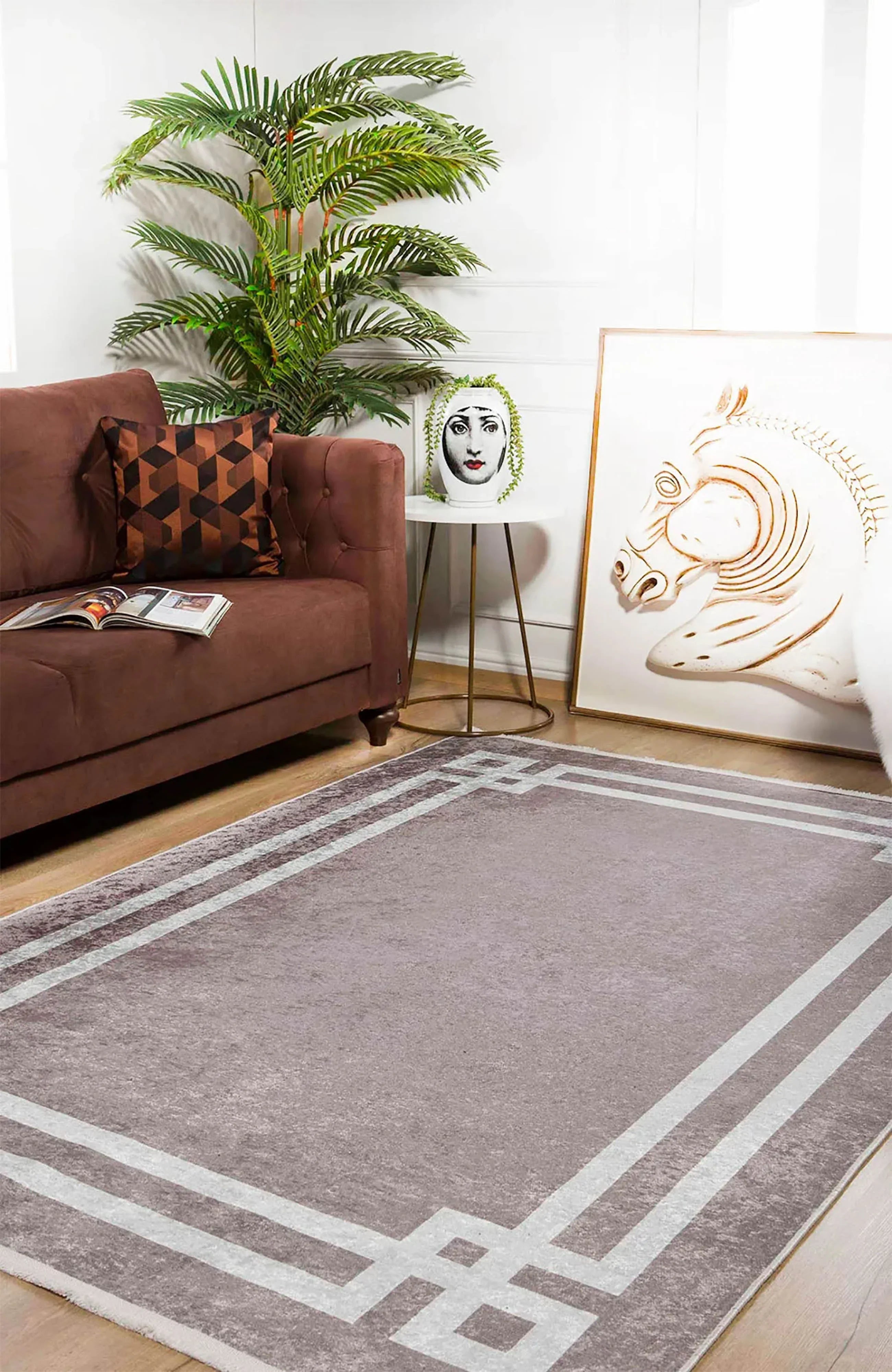 Toz Pembe Zeminli Beyaz Art Deco Bordürlü Modern Halı