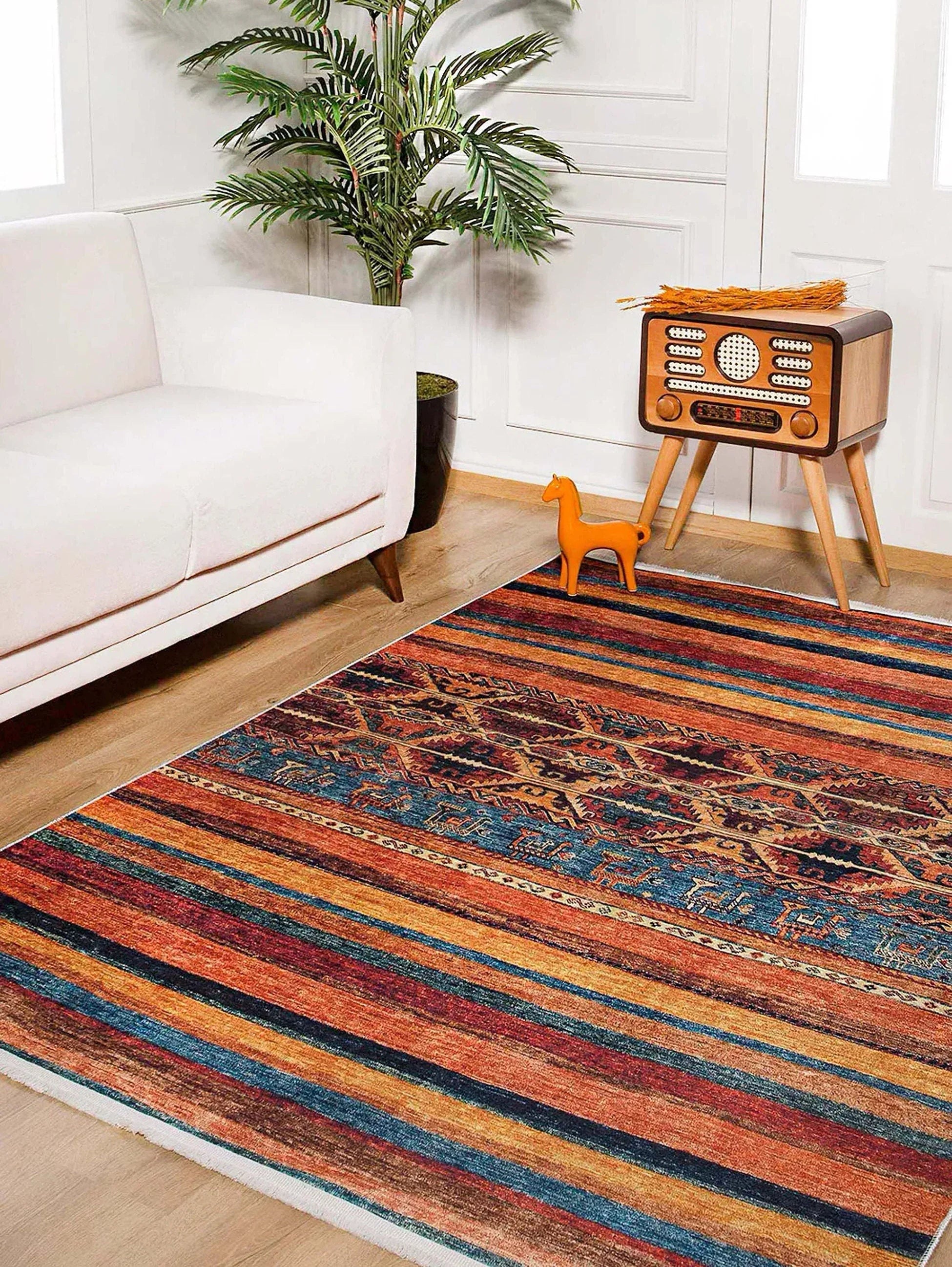 Turuncu Çizgili Desenli Kilim Halı