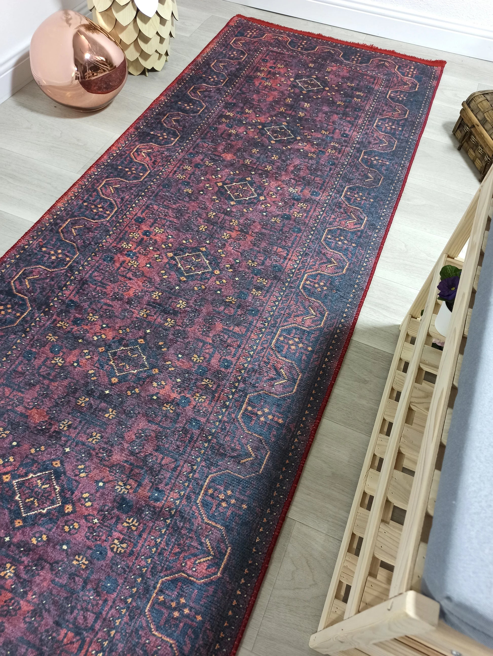 Uşak Antik Kırmızı Lacivert Halı