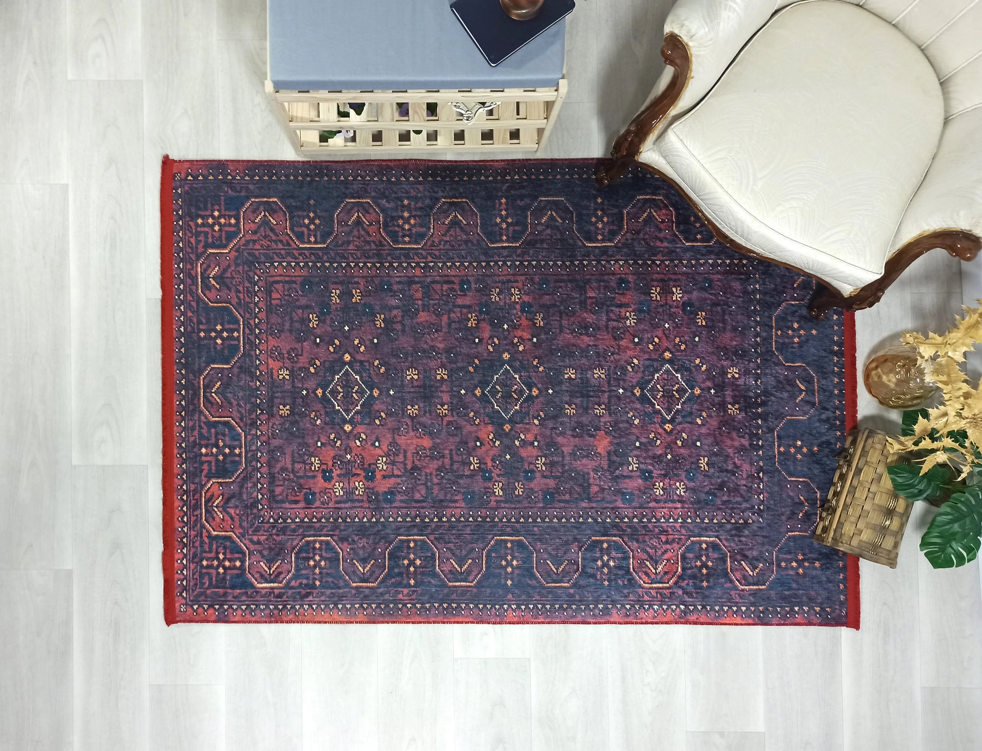 Uşak Antik Kırmızı Lacivert Halı