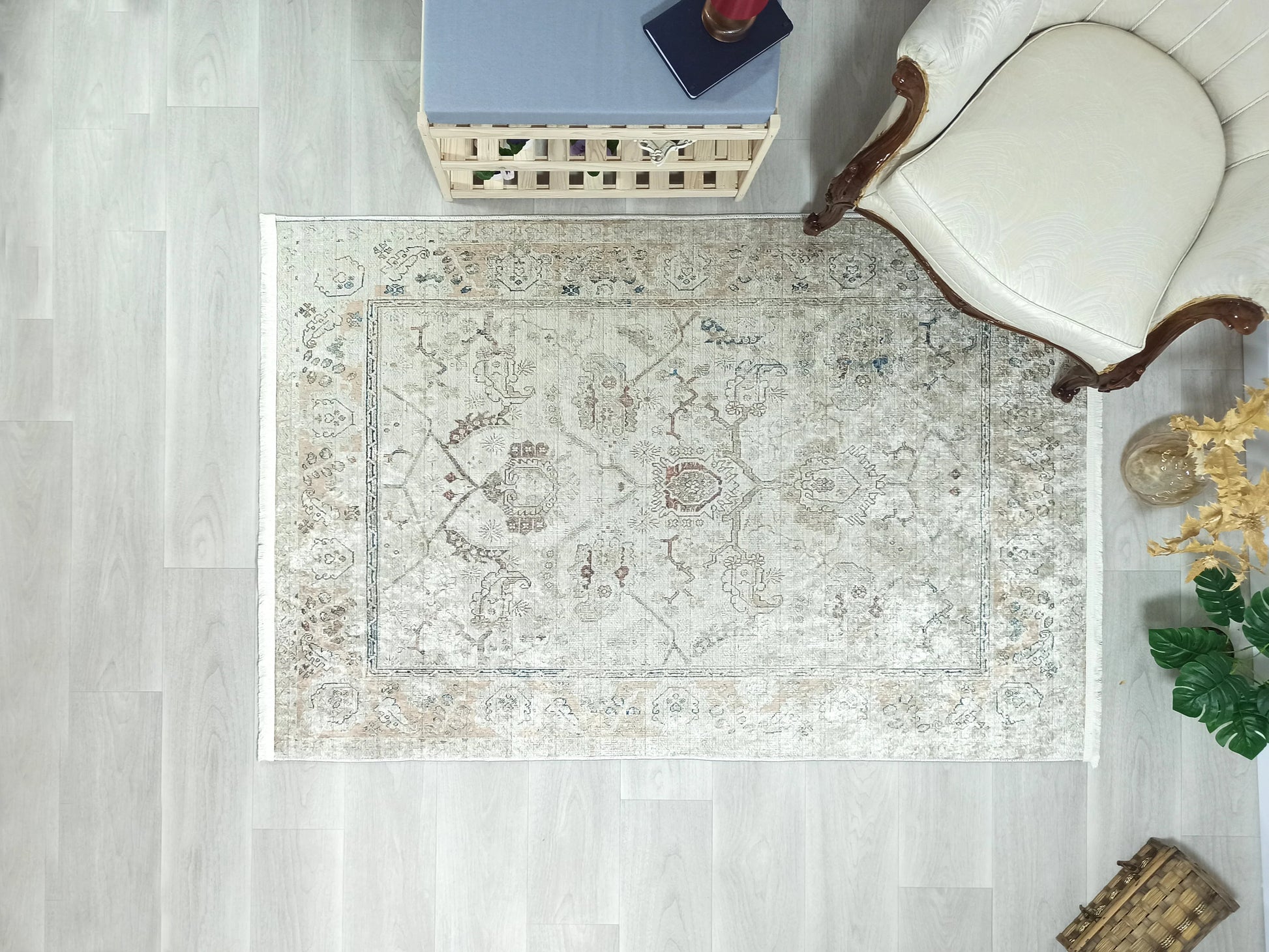 Uşak Doğal Bej Vintage Halı