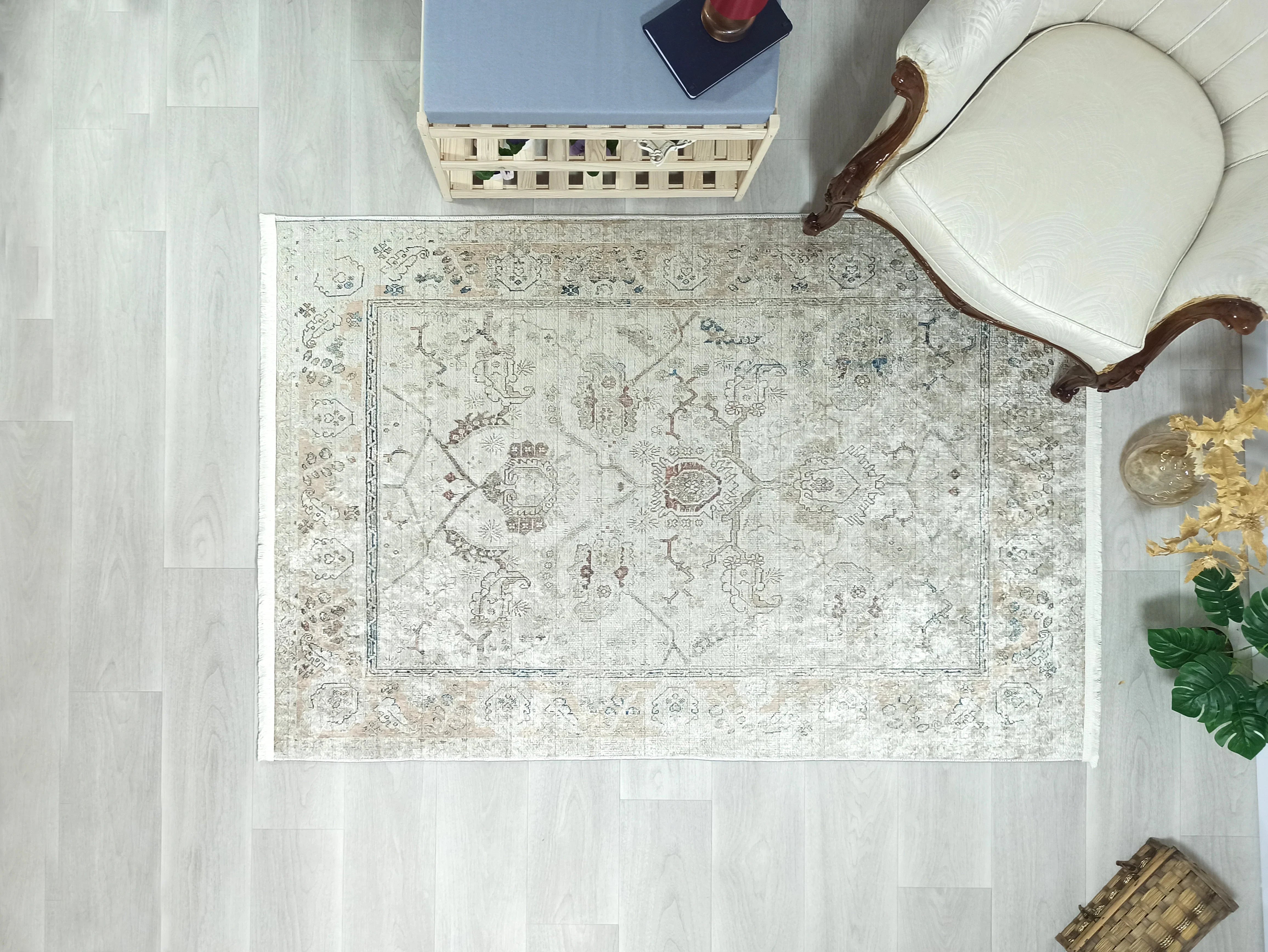 Uşak Doğal Bej Vintage Halı