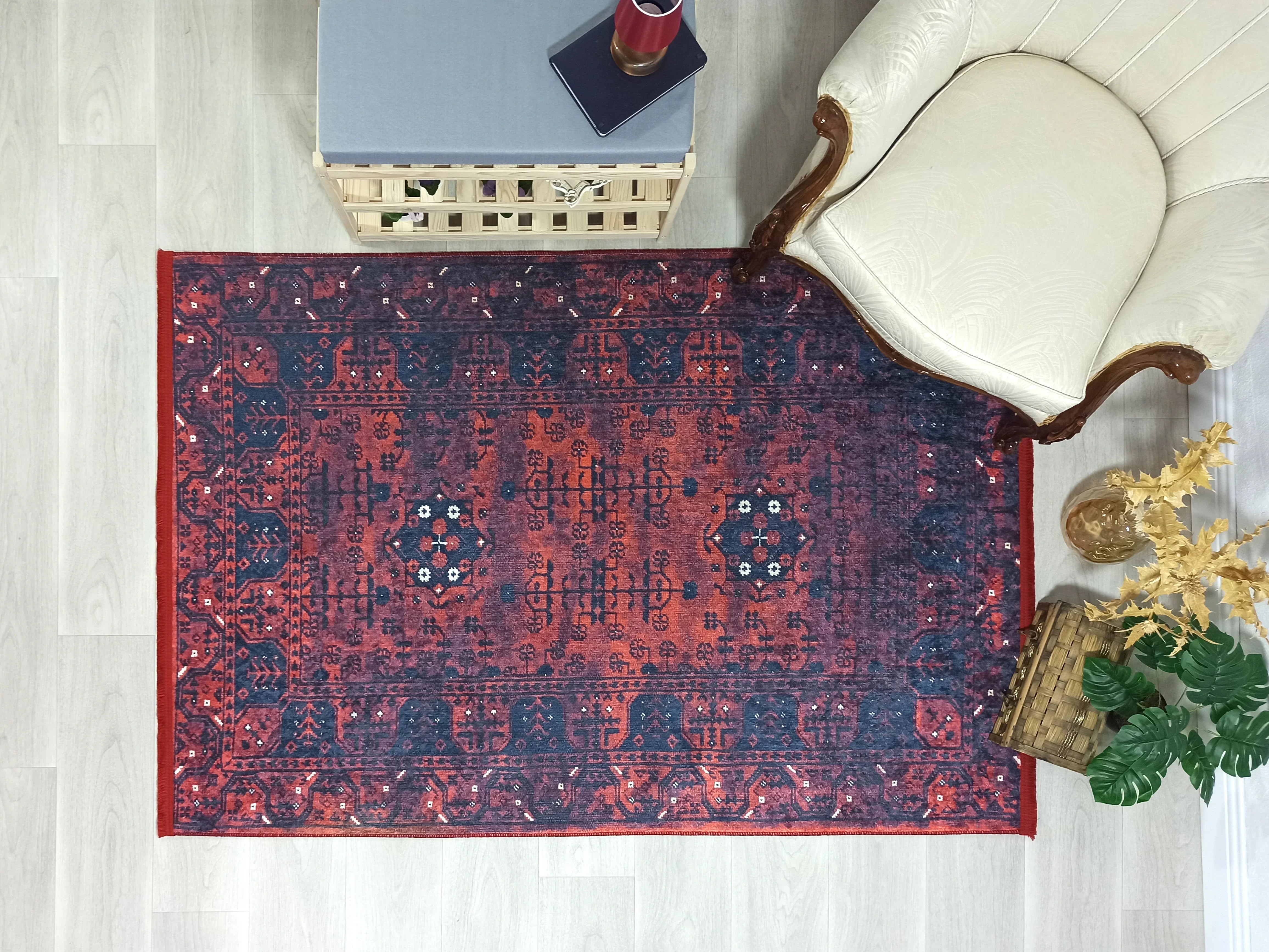 Uşak Kırmızı Lacivert Yazlık Halı