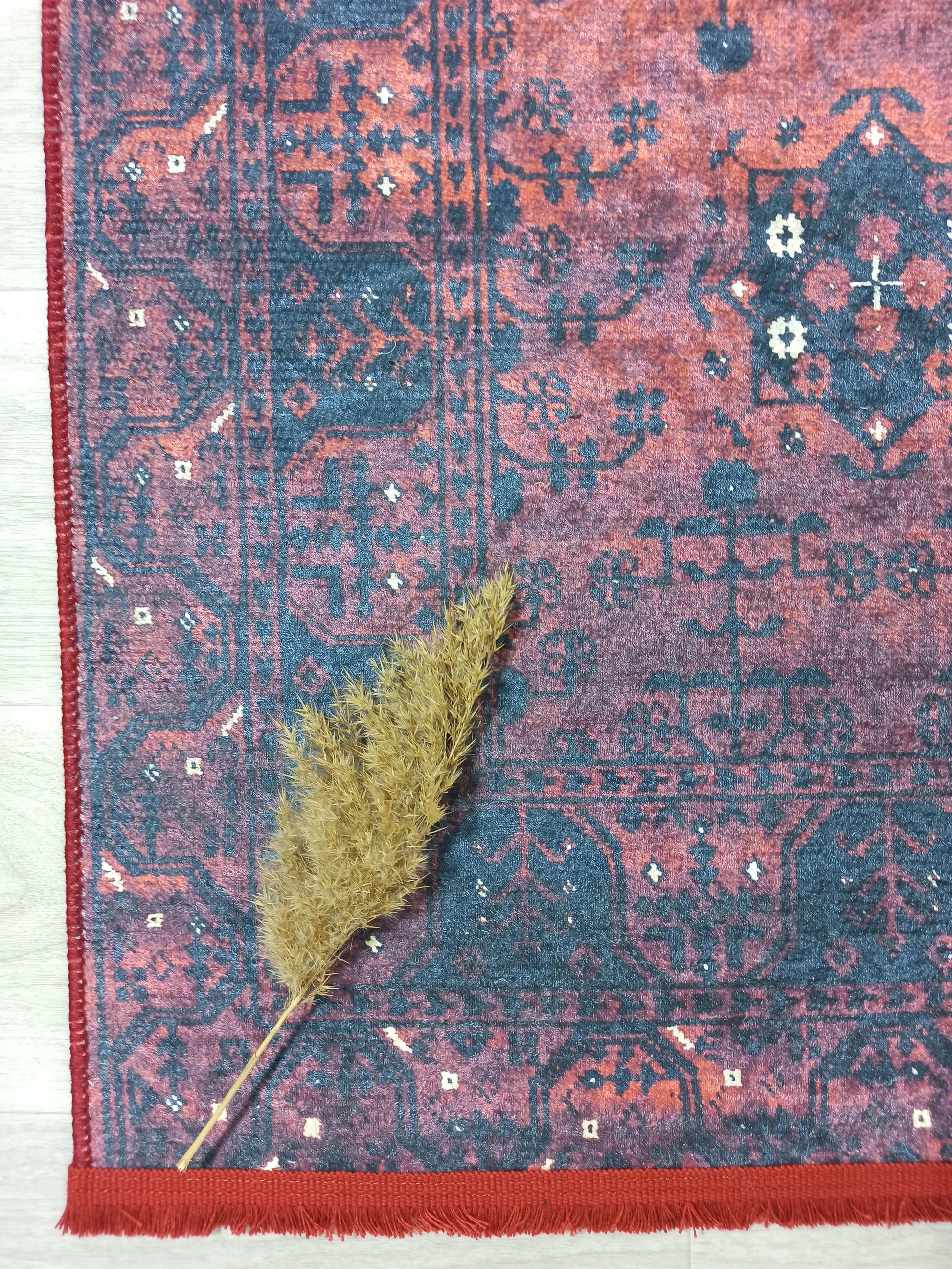 Uşak Kırmızı Lacivert Yazlık Halı