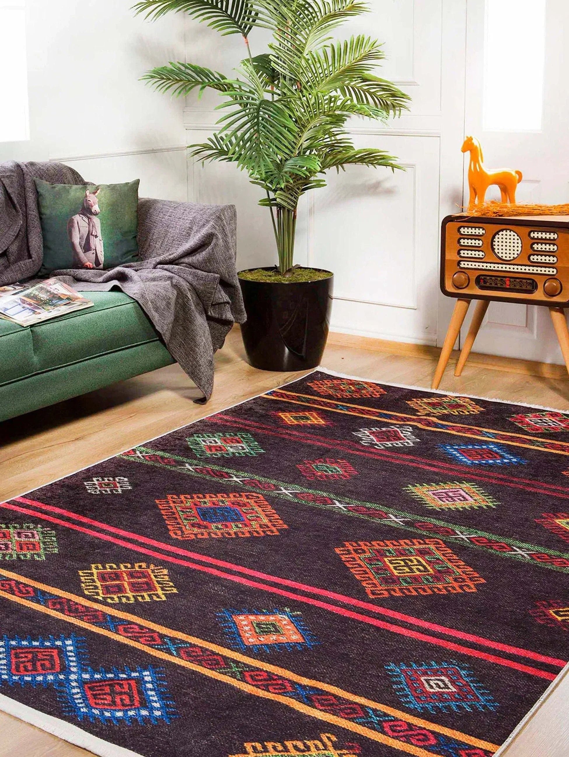 Uşak Koyu Kahverengi Kilim Halısı