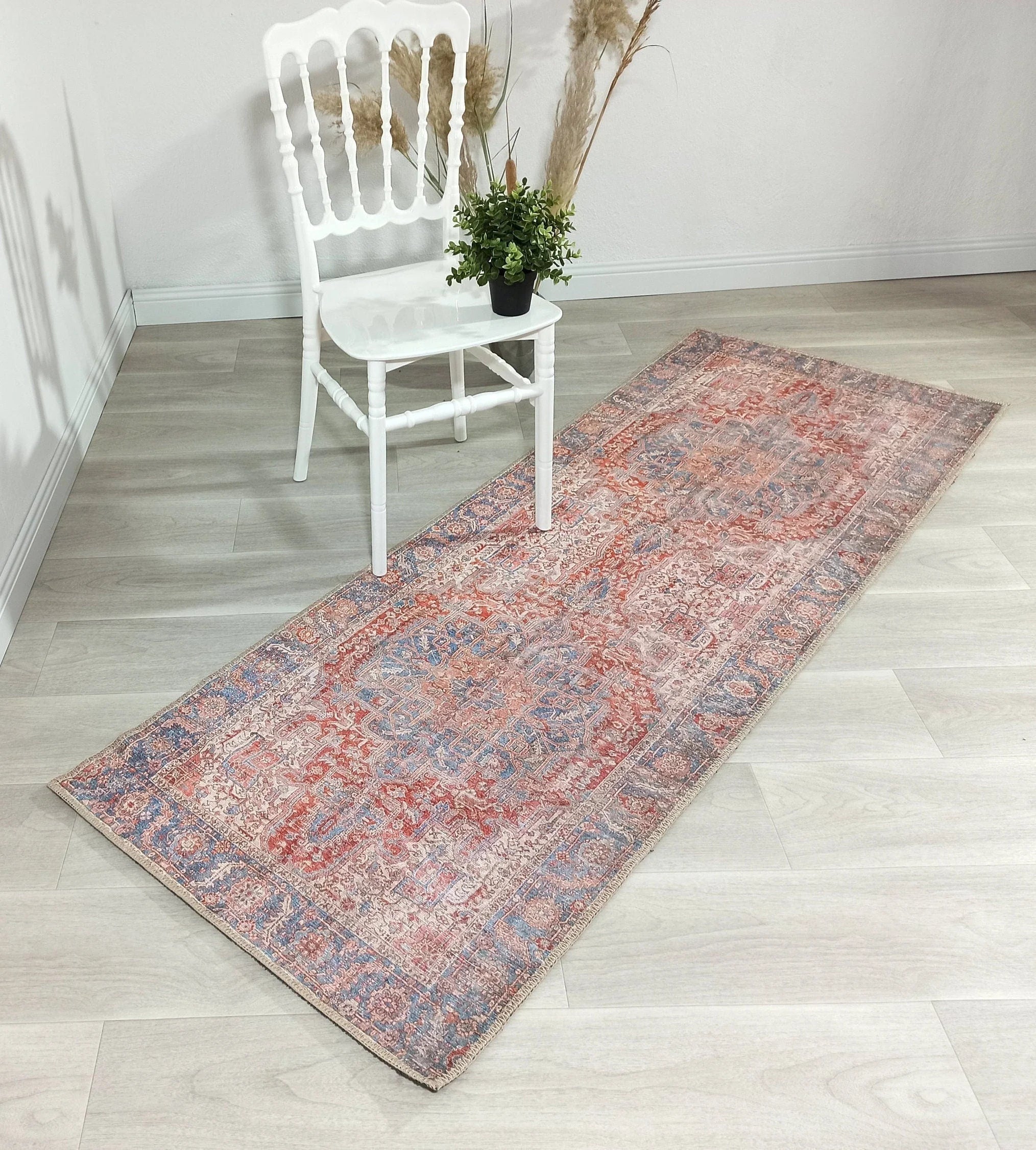 Terracotta ve Gök Mavisi Eskitme Medalyonlu Vintage Halı