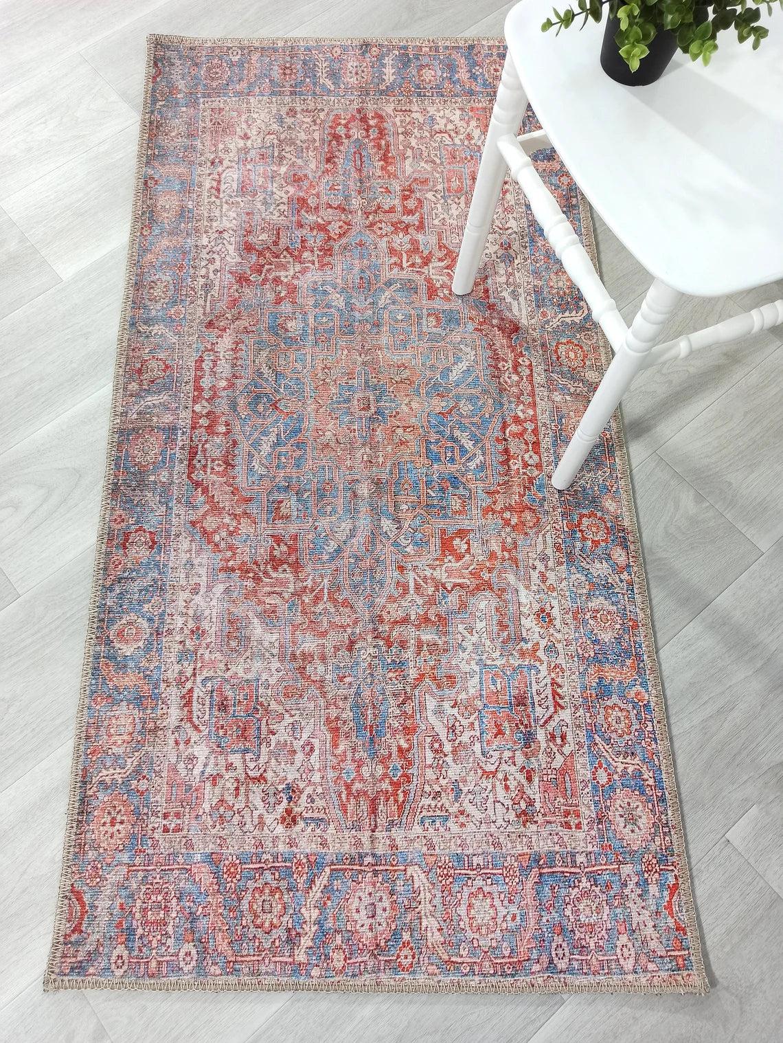 Terracotta ve Gök Mavisi Eskitme Medalyonlu Vintage Halı