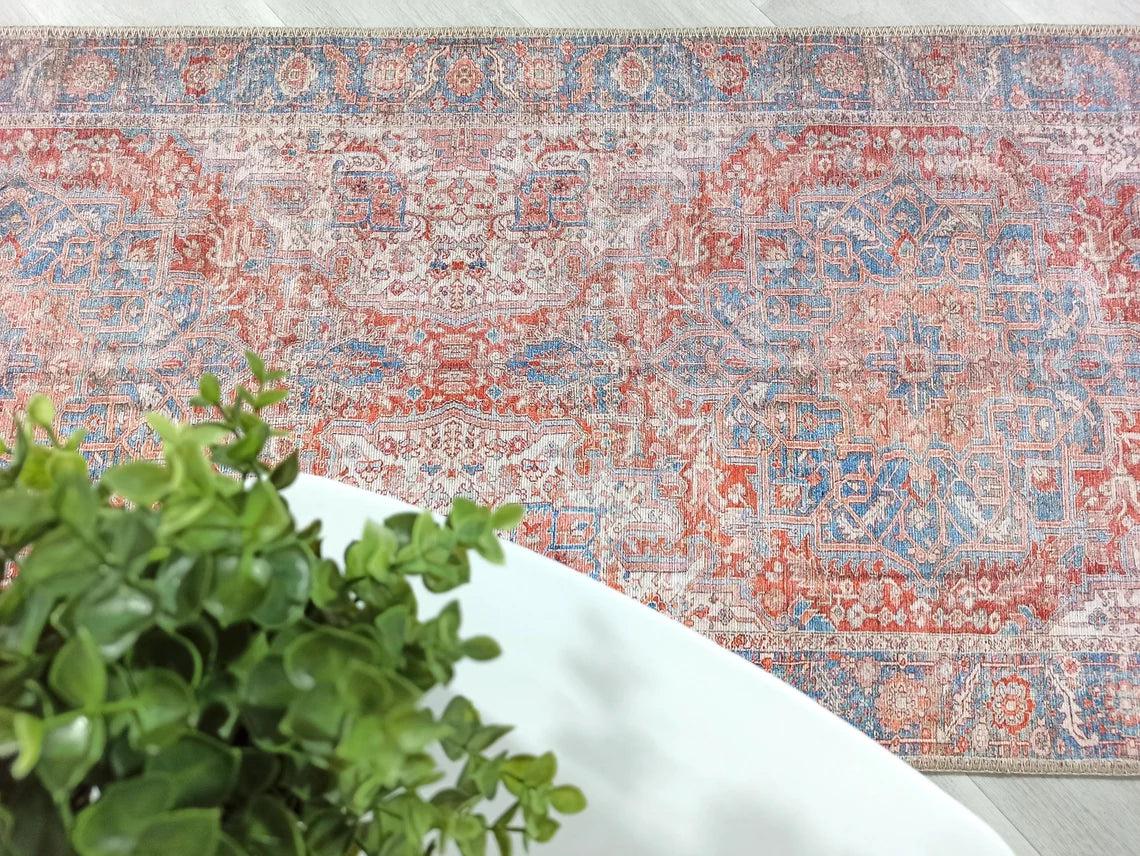 Terracotta ve Gök Mavisi Eskitme Medalyonlu Vintage Halı