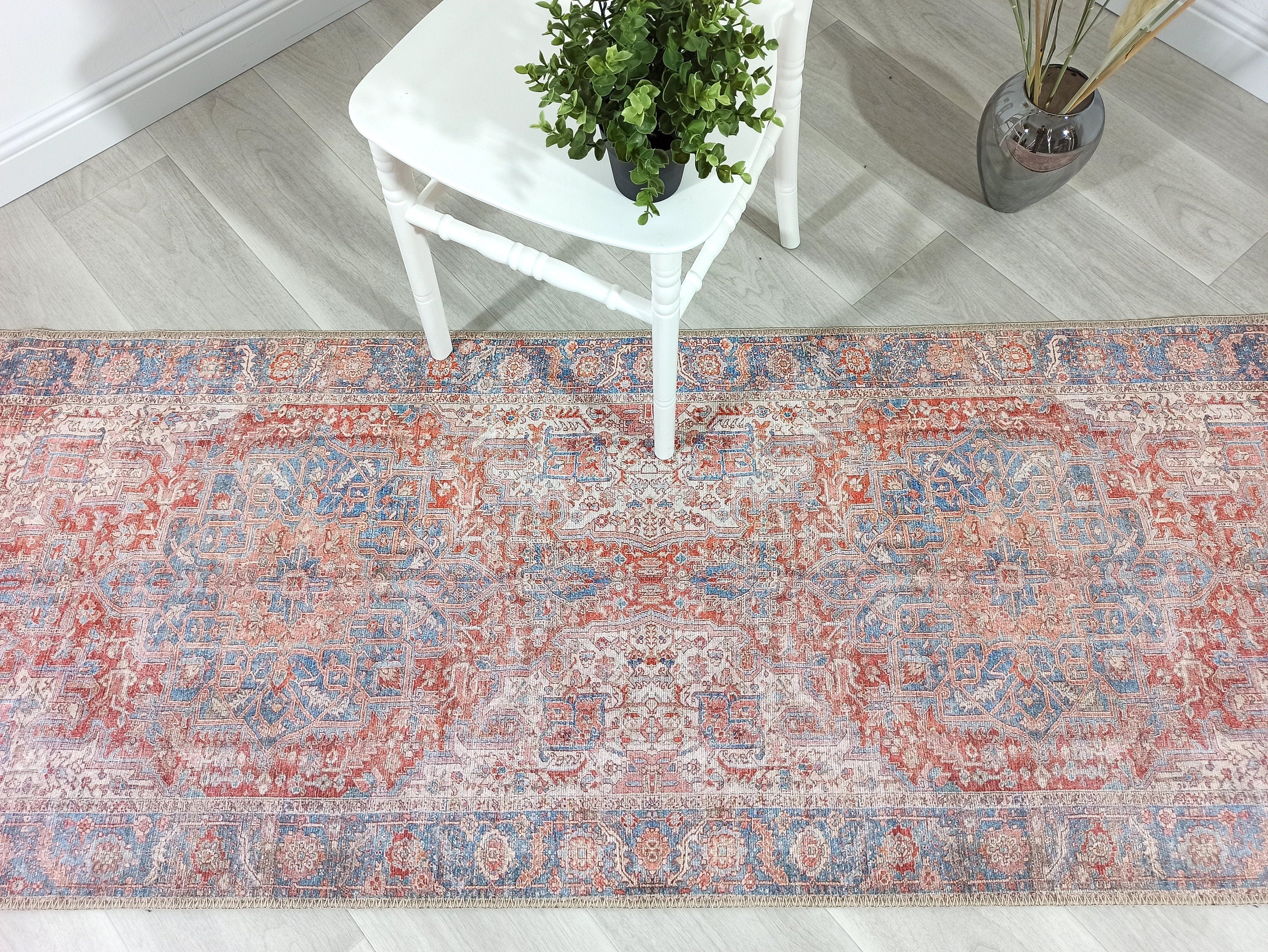 Terracotta ve Gök Mavisi Eskitme Medalyonlu Vintage Halı