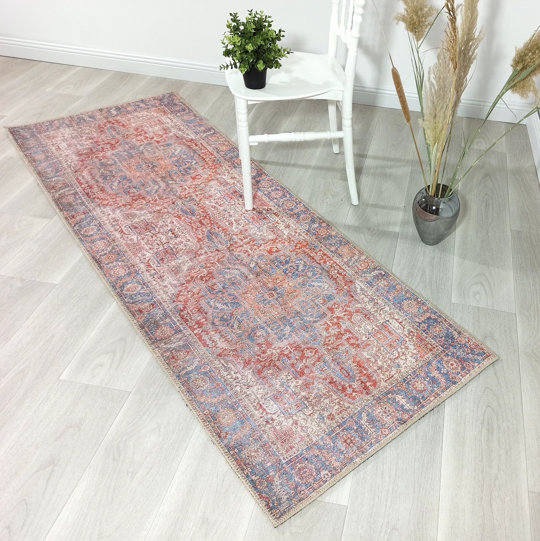 Terracotta ve Gök Mavisi Eskitme Medalyonlu Vintage Halı