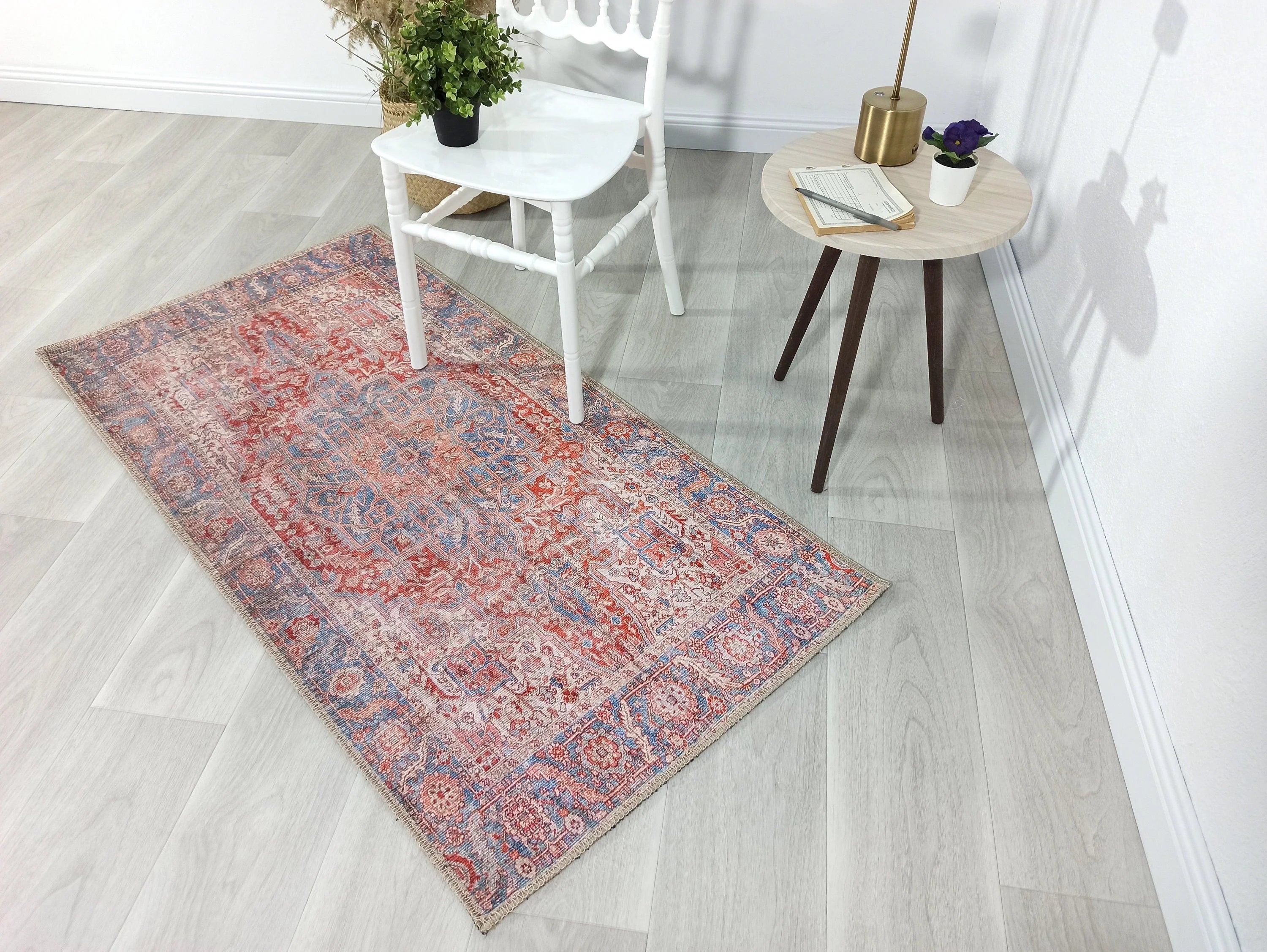 Terracotta ve Gök Mavisi Eskitme Medalyonlu Vintage Halı