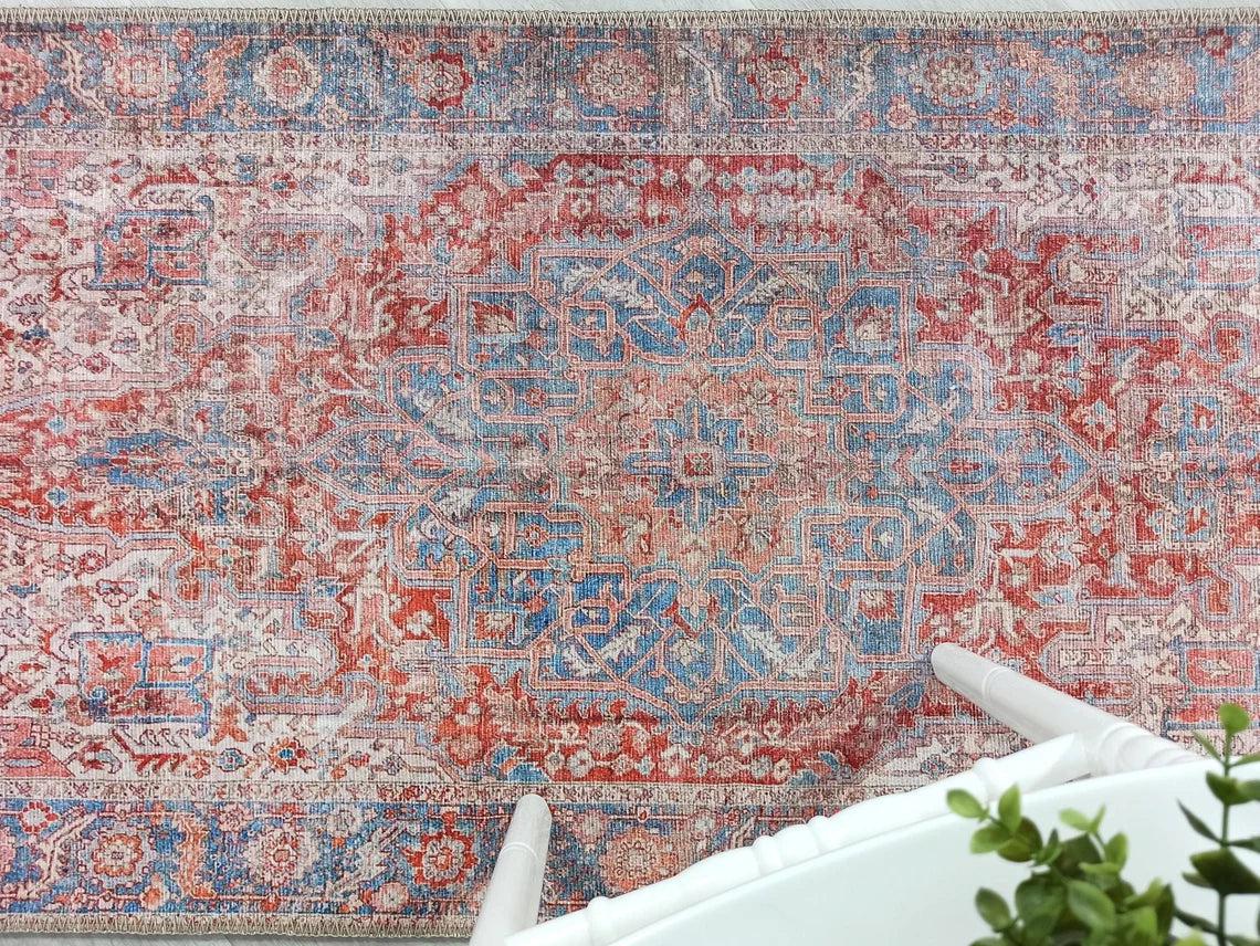Terracotta ve Gök Mavisi Eskitme Medalyonlu Vintage Halı