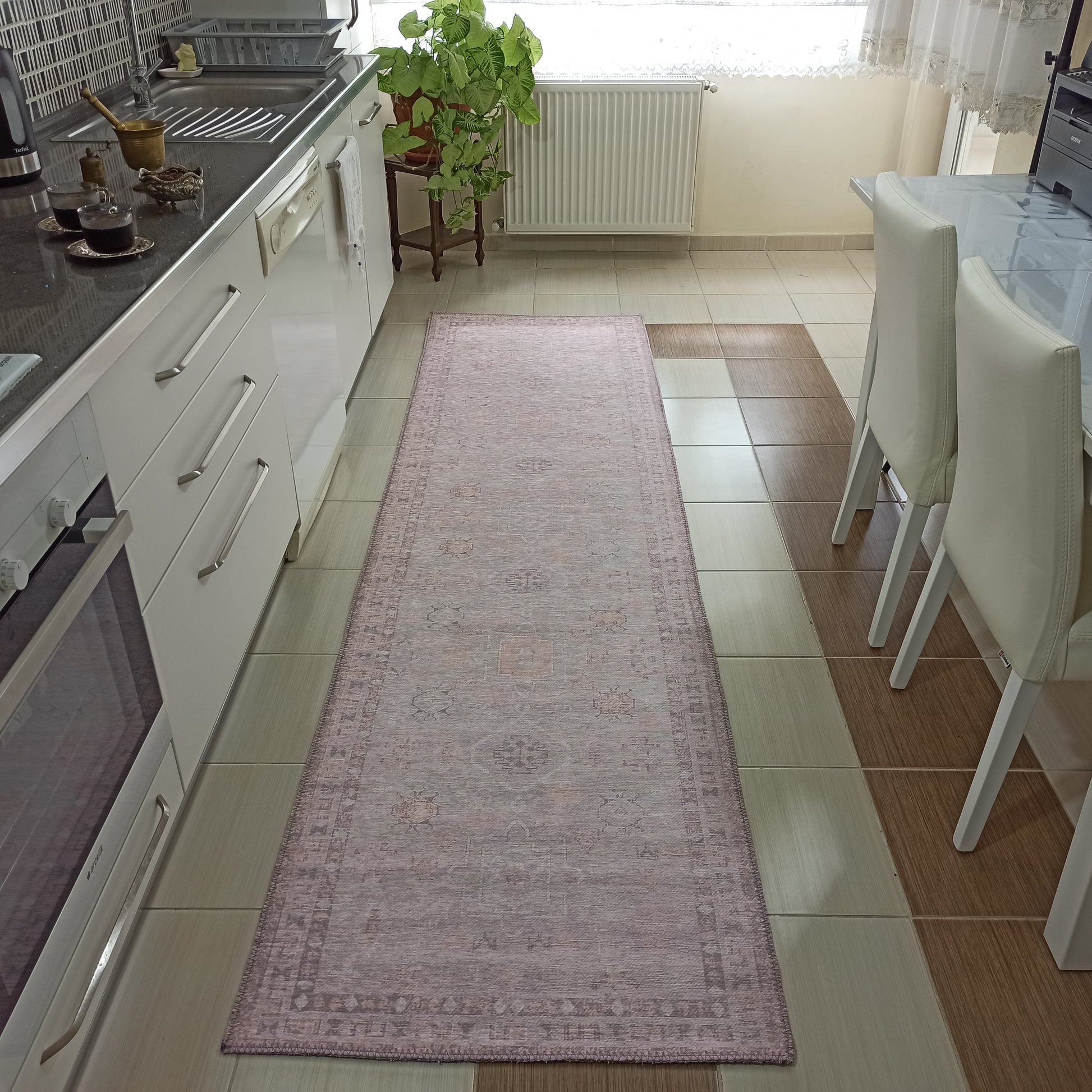 Pudra Pembe ve Lila Etnik Desenli Modern Halı