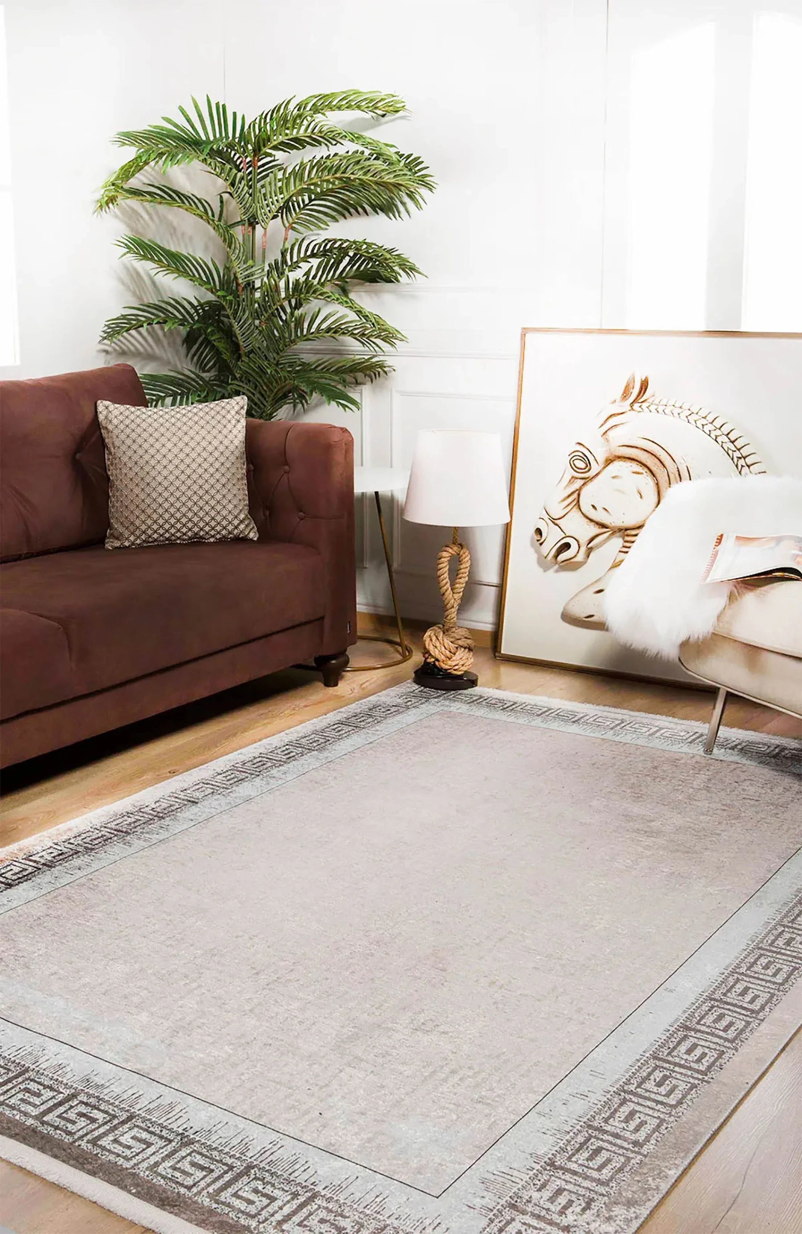 Zamansız Eskitme Bej ve Krem Minimalist Yunan Anahtar Bordürlü Halı