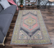 Türkiye kökenli oryantal desenli el dokuma vintage halı, 125x210 cm
