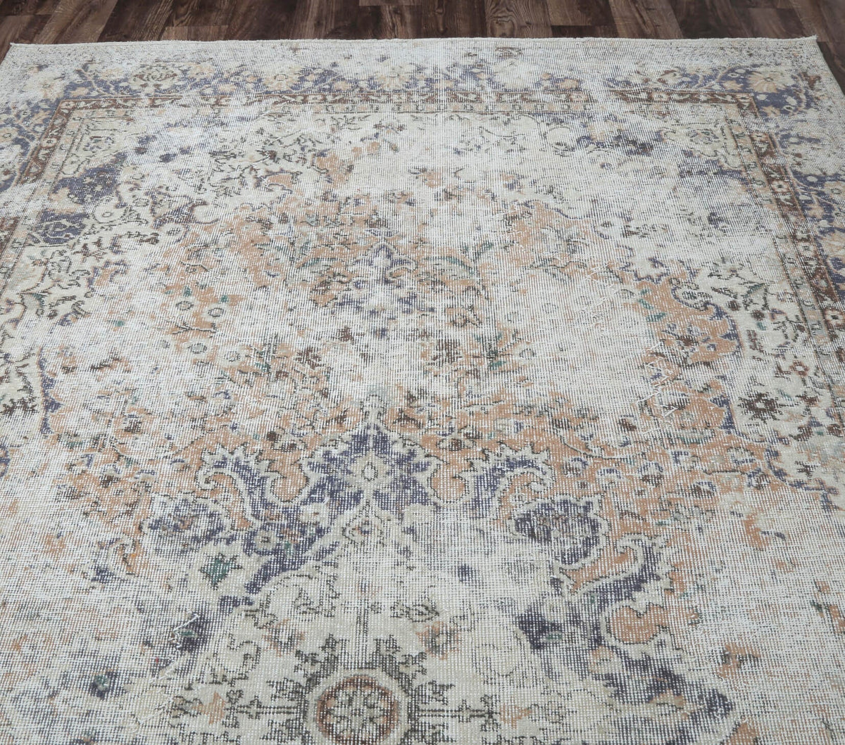 El yapımı vintage halı 211x318 cm oryantal desenli yün - mekan görünümü