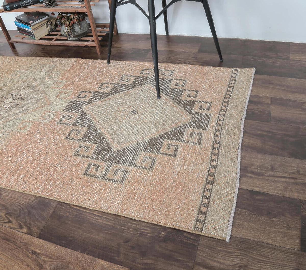 El yapımı vintage halı 89x353 cm geometrik desenli yün - yakın çekim doku detayı
