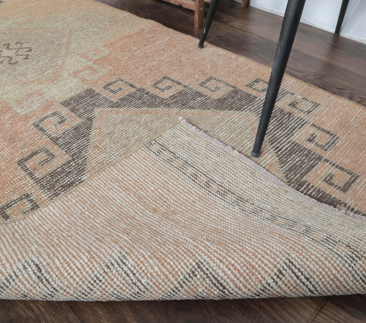 El yapımı vintage halı 89x353 cm geometrik desenli yün - mekan görünümü