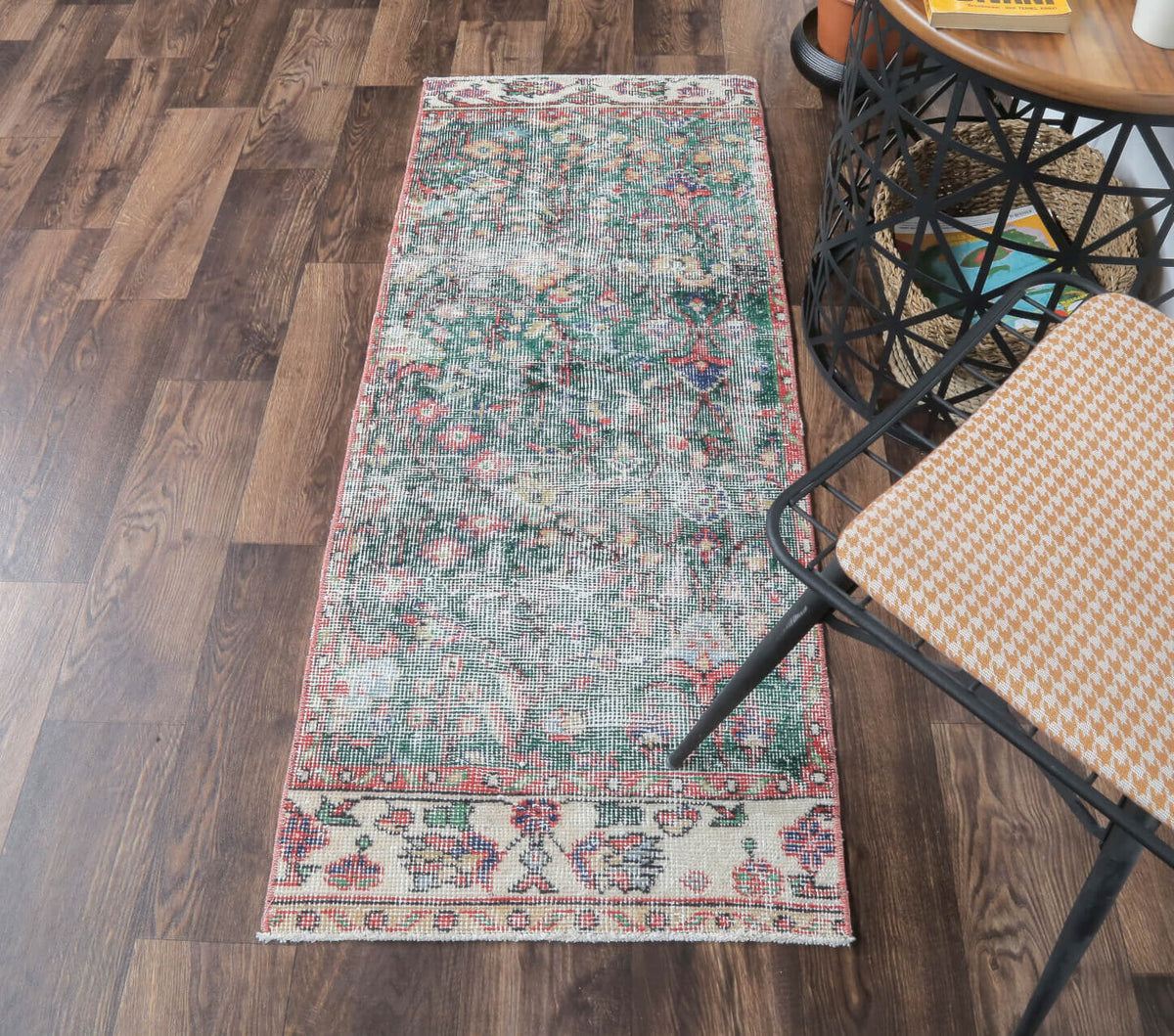 El yapımı vintage halı 61x150 cm çiçek desenli desenli yün - kenar ve saçak detayı