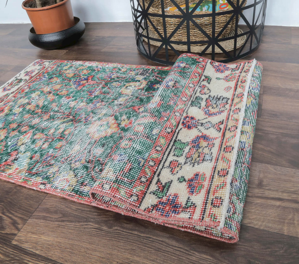 El yapımı vintage halı 61x150 cm çiçek desenli desenli yün - üstten görünüm