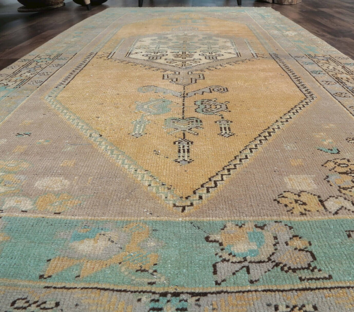 El yapımı vintage halı 91x213 cm tribal desenli yün - üstten görünüm