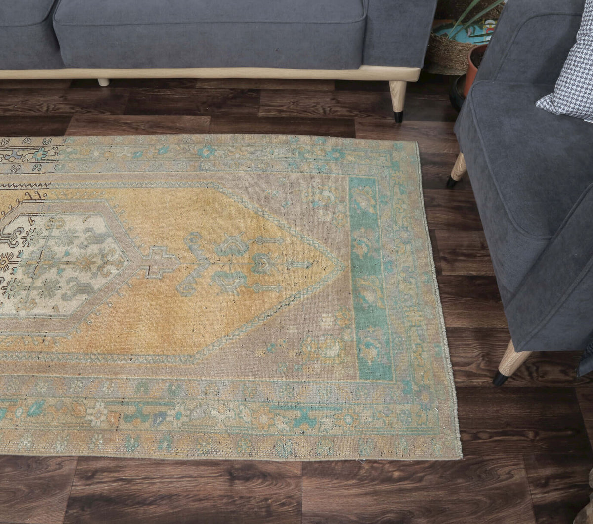 El yapımı vintage halı 91x213 cm tribal desenli yün - üstten görünüm
