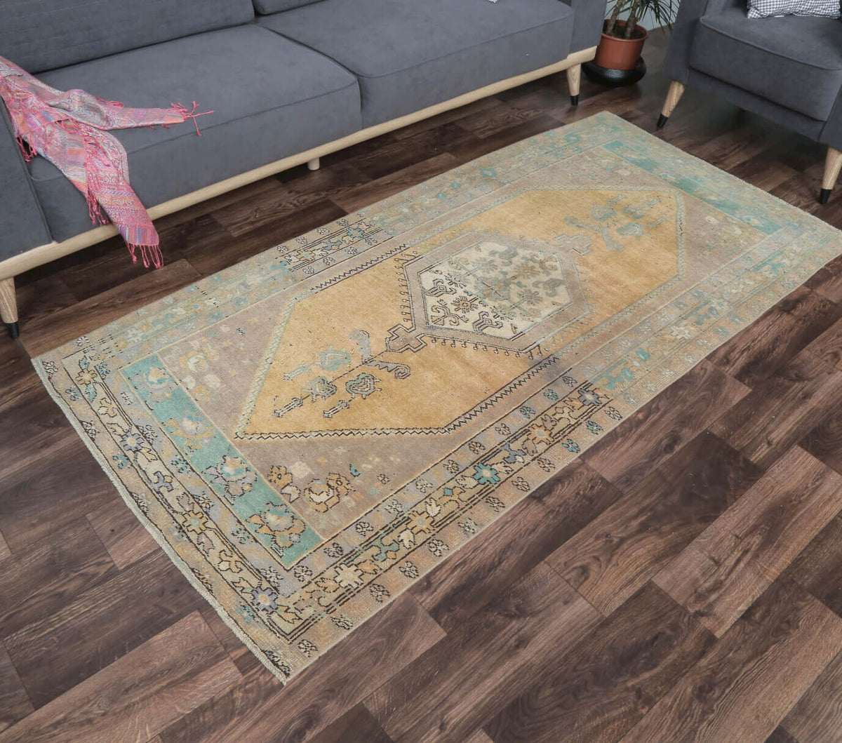 El yapımı vintage halı 91x213 cm tribal desenli yün - yakın çekim doku detayı