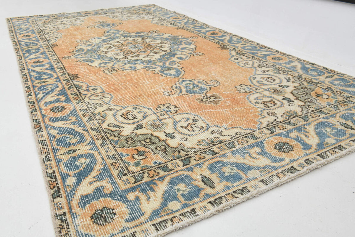 El yapımı vintage halı 107x203 cm oryantal desenli yün - yakın çekim doku detayı