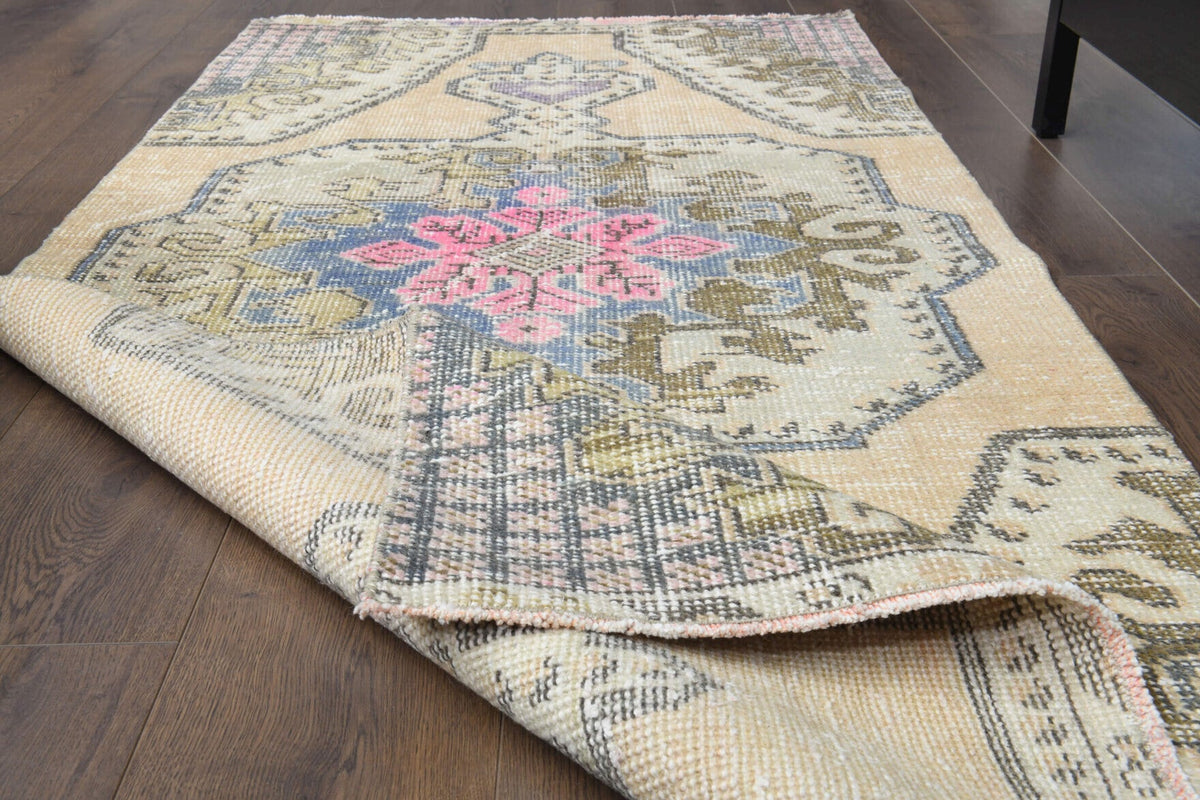 El yapımı vintage halı 94x198 cm oryantal desenli yün - kenar ve saçak detayı
