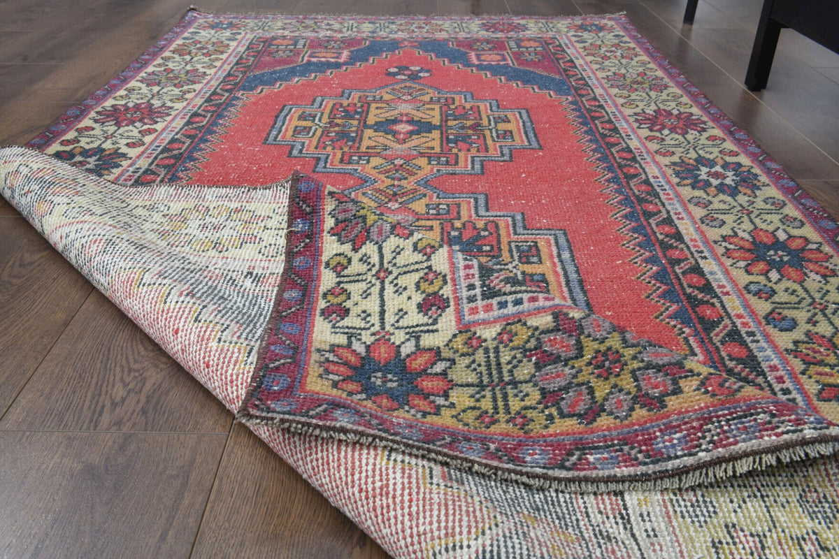 El yapımı vintage halı 109x201 cm oryantal desenli yün - kenar ve saçak detayı