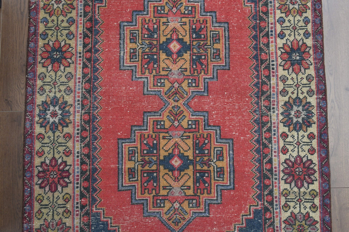El yapımı vintage halı 109x201 cm oryantal desenli yün - açık alan görünümü