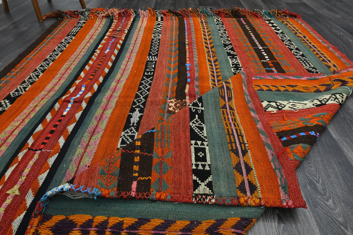 El yapımı vintage halı 193x218 cm oryantal desenli yün - ışık altında renk detayı