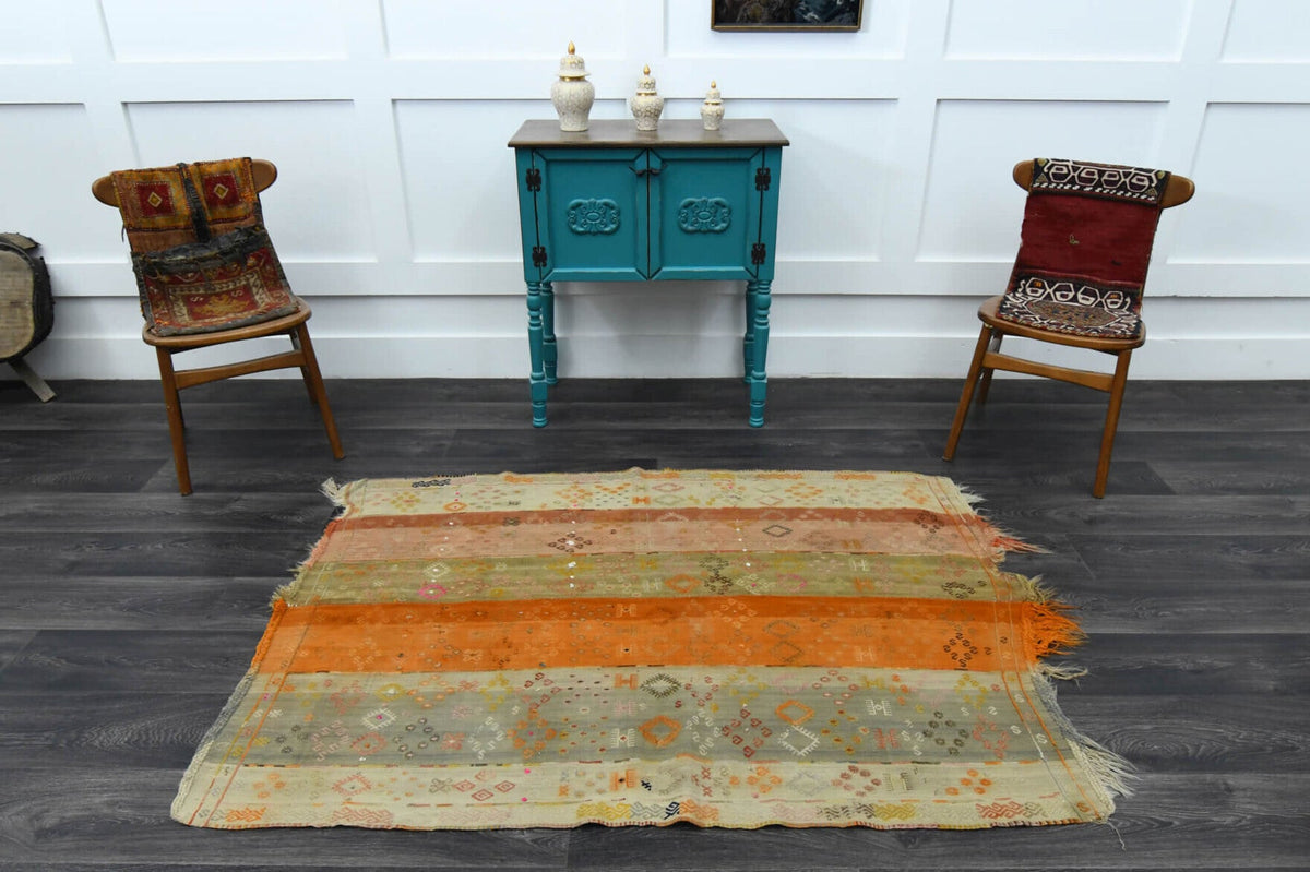 El yapımı vintage halı 124x173 cm oryantal desenli yün - kenar ve saçak detayı