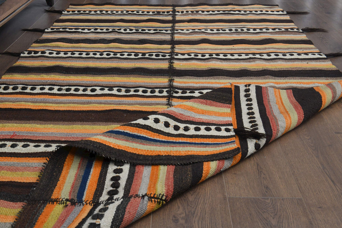 El yapımı vintage halı 142x244 cm oryantal desenli yün - mekan görünümü