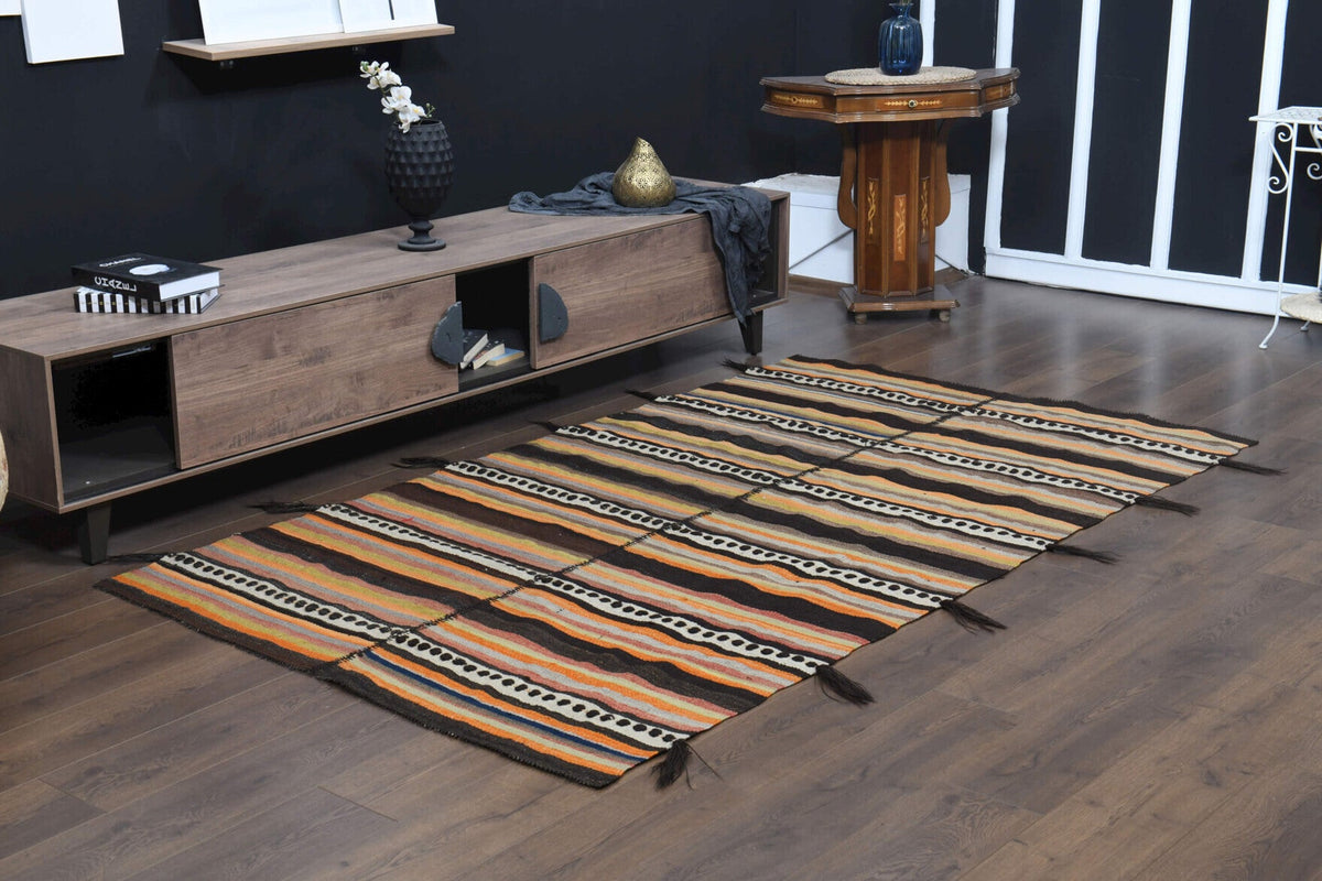 El yapımı vintage halı 142x244 cm oryantal desenli yün - üstten görünüm