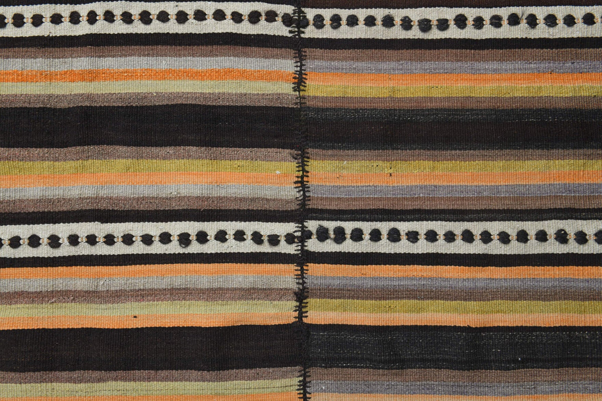 El yapımı vintage halı 142x244 cm oryantal desenli yün - ışık altında renk detayı