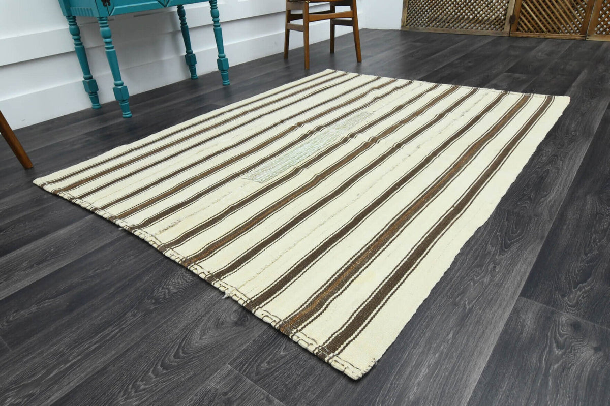 El yapımı vintage halı 150x196 cm oryantal desenli yün - yakın çekim doku detayı