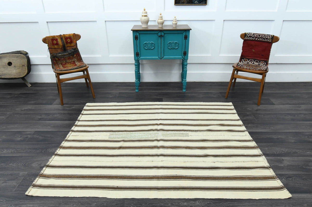 El yapımı vintage halı 150x196 cm oryantal desenli yün - kenar ve saçak detayı