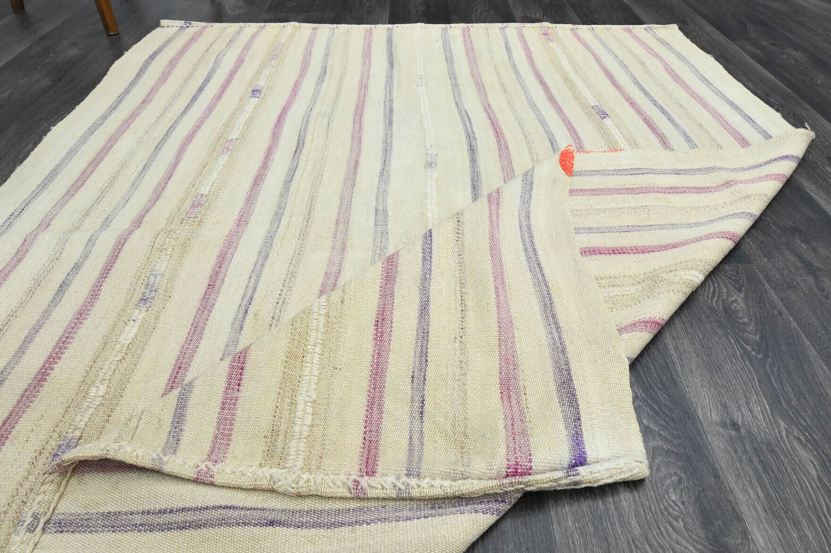 El yapımı vintage halı 157x201 cm oryantal desenli yün - ışık altında renk detayı