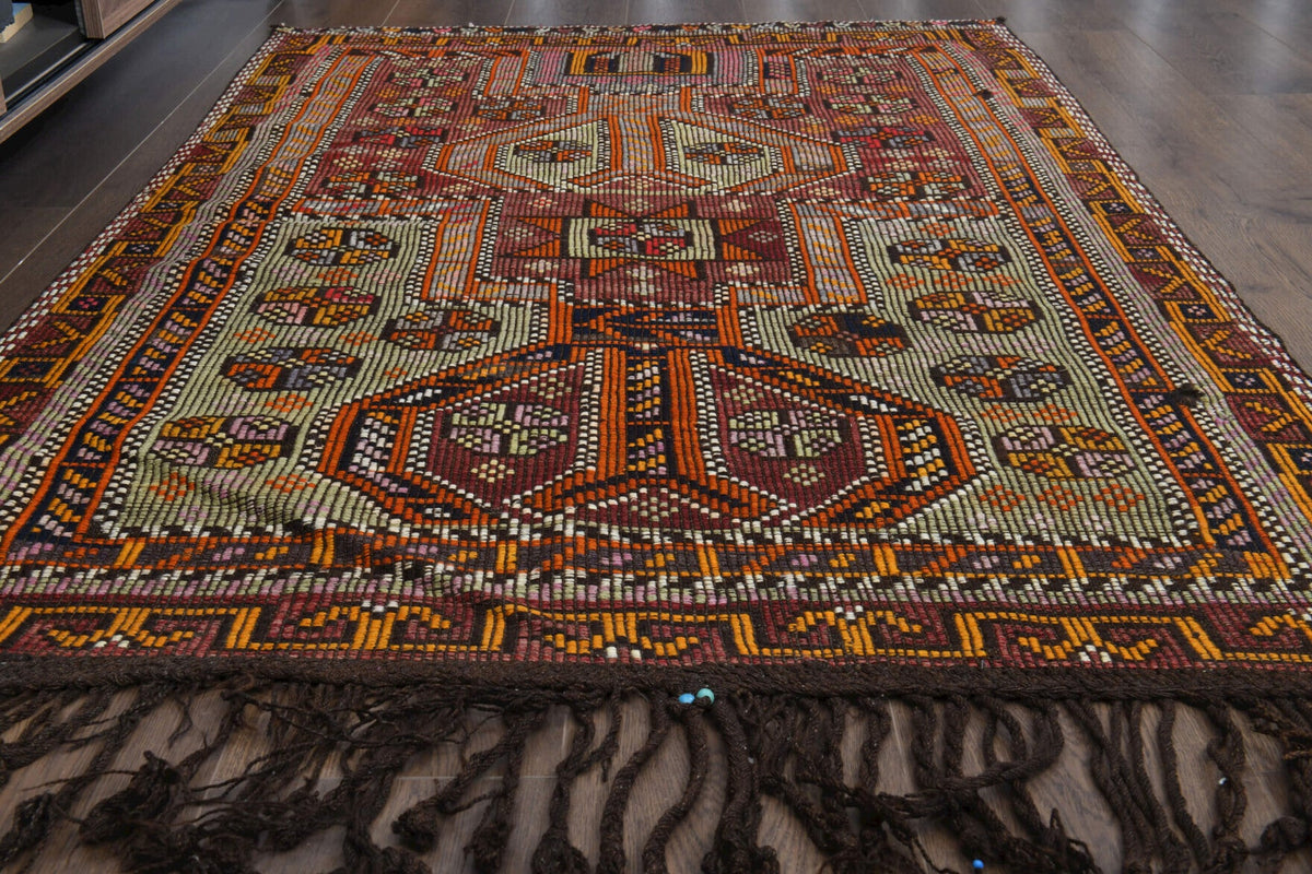 El yapımı vintage halı 109x170 cm oryantal desenli yün - yakın çekim doku detayı