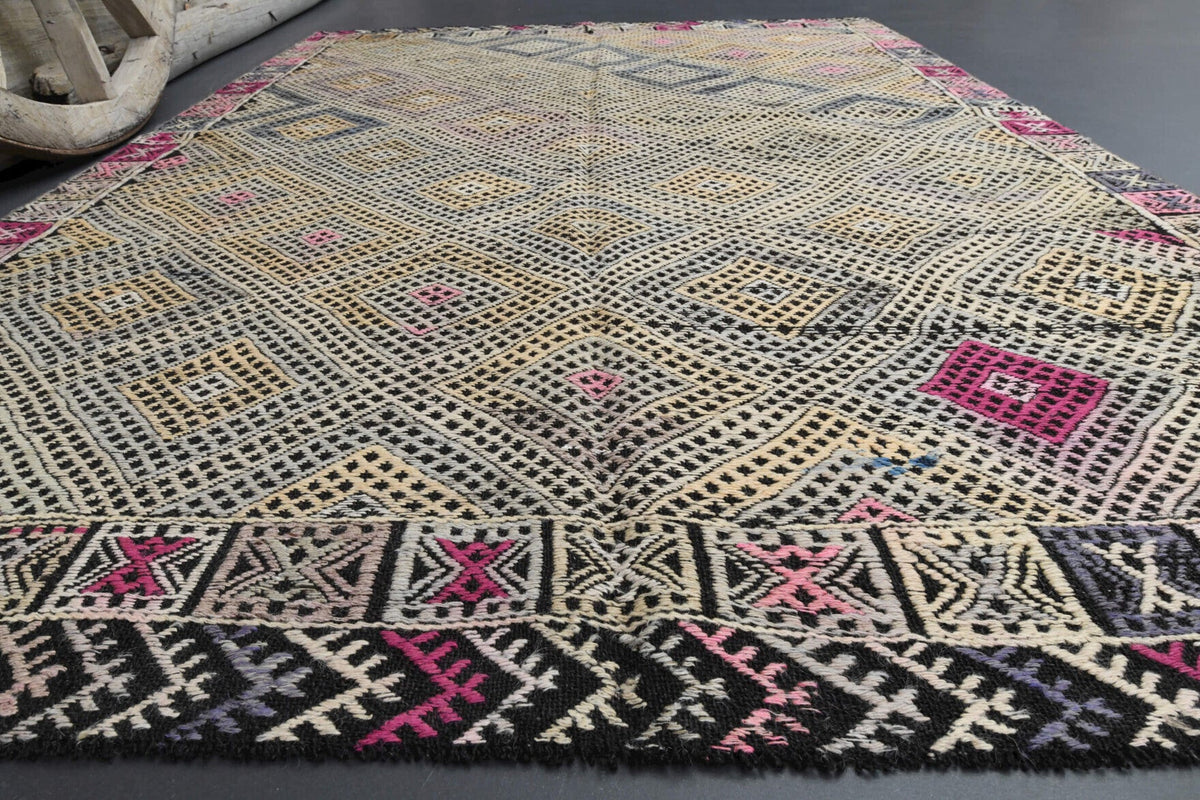 El yapımı vintage halı 157x234 cm oryantal desenli yün - yakın çekim doku detayı