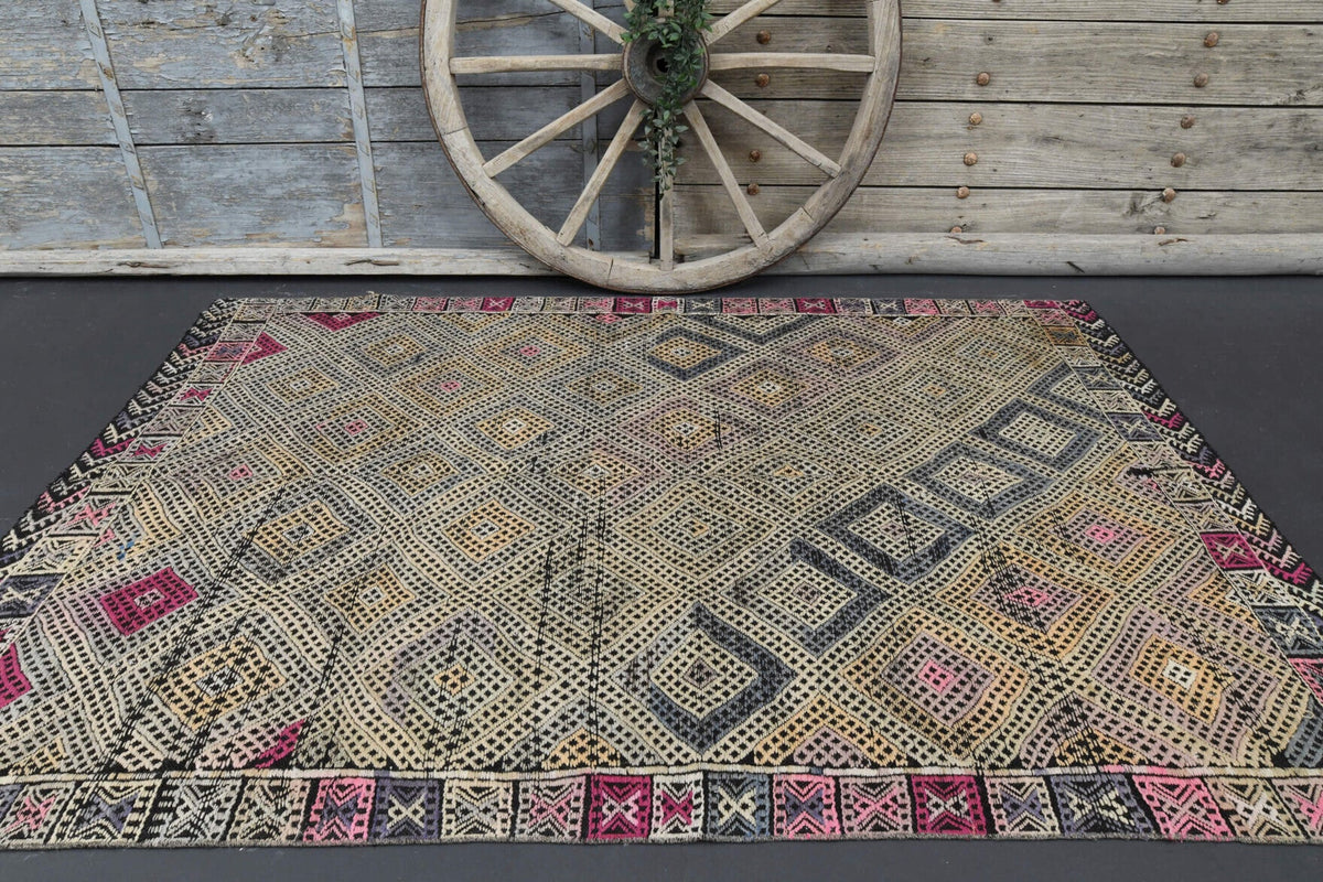 El yapımı vintage halı 157x234 cm oryantal desenli yün - mekan görünümü