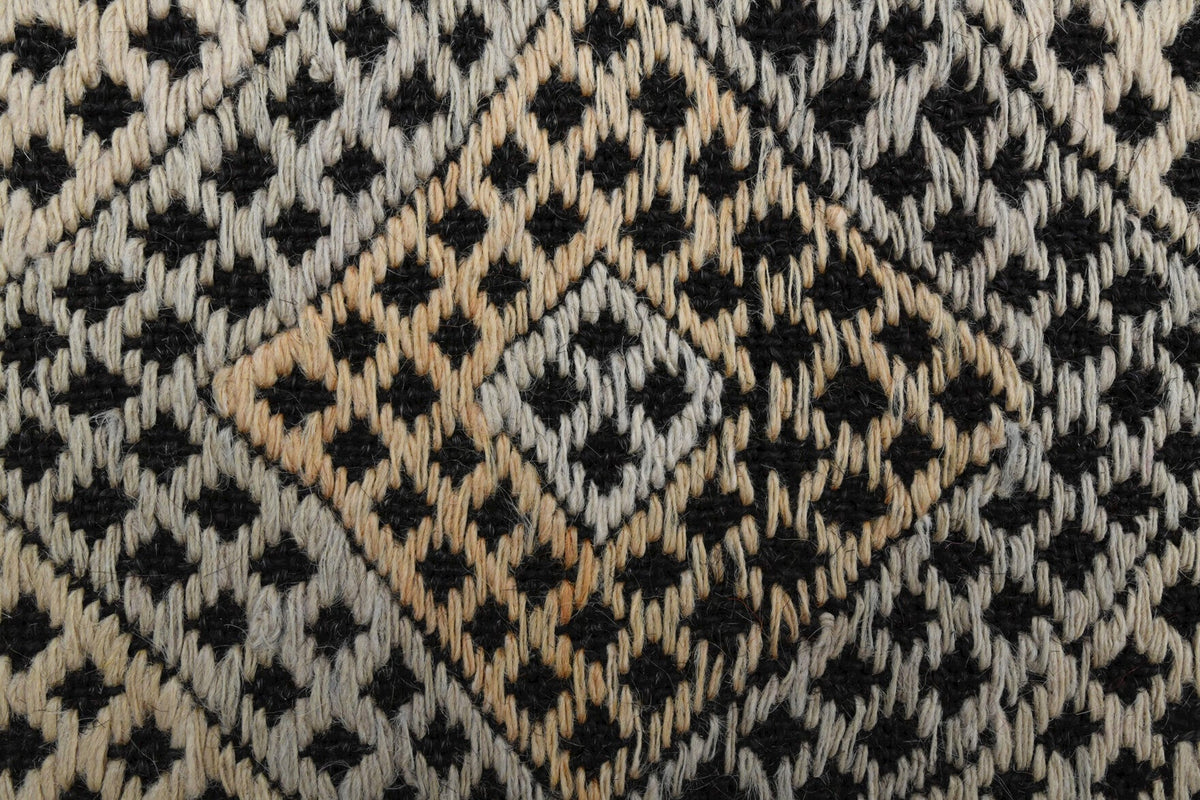 El yapımı vintage halı 157x234 cm oryantal desenli yün - ışık altında renk detayı