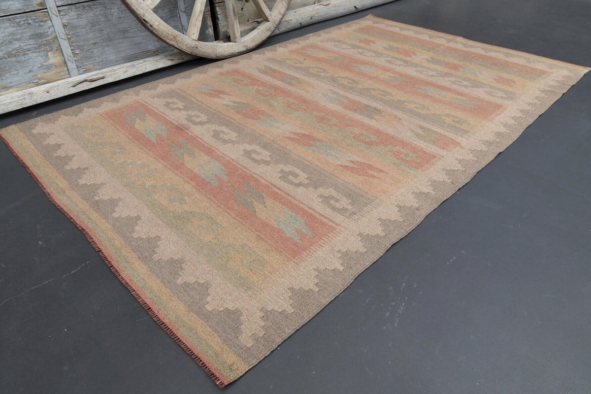 El yapımı vintage halı 147x244 cm oryantal desenli yün - kenar ve saçak detayı