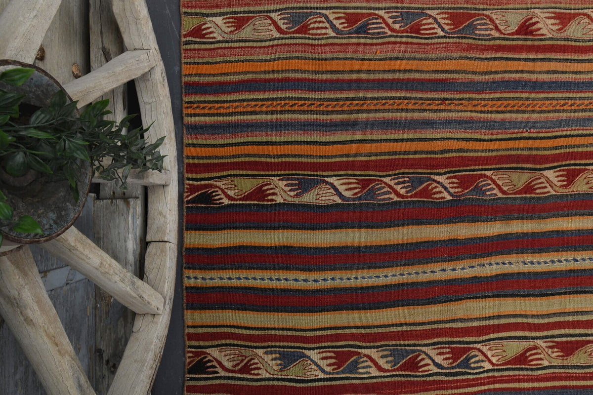 El yapımı vintage halı 132x157 cm oryantal desenli yün - açık alan görünümü