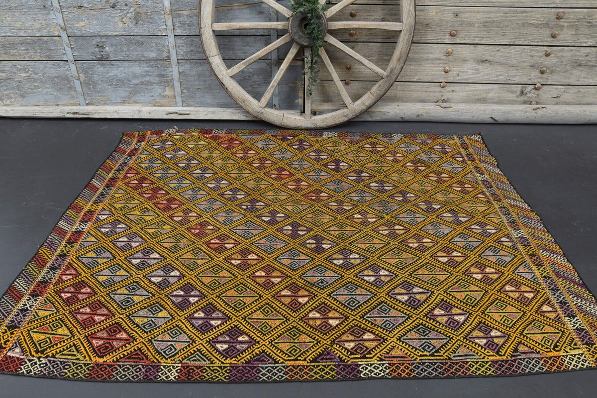 El yapımı vintage halı 163x213 cm oryantal desenli yün - mekan görünümü