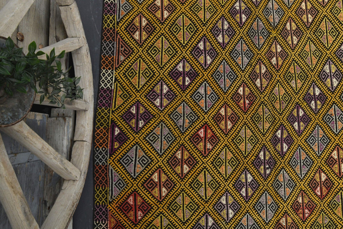 El yapımı vintage halı 163x213 cm oryantal desenli yün - açık alan görünümü