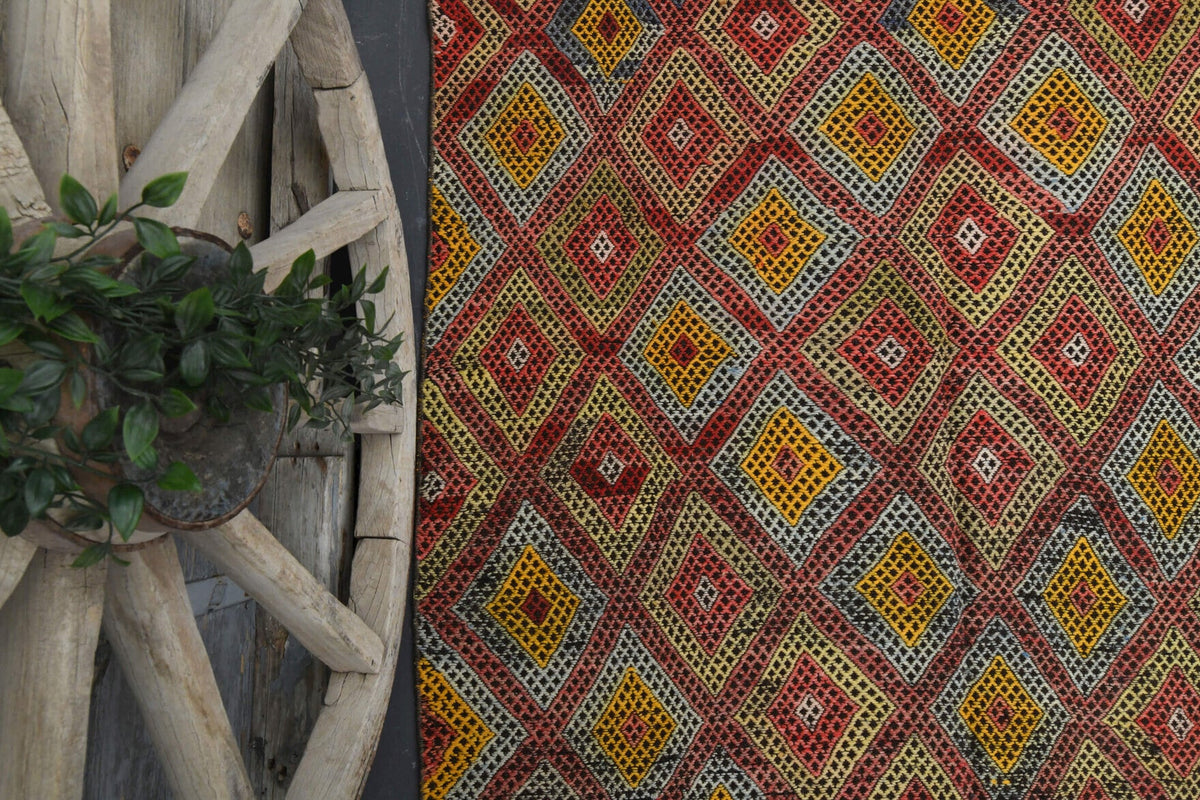 El yapımı vintage halı 150x229 cm oryantal desenli yün - açık alan görünümü