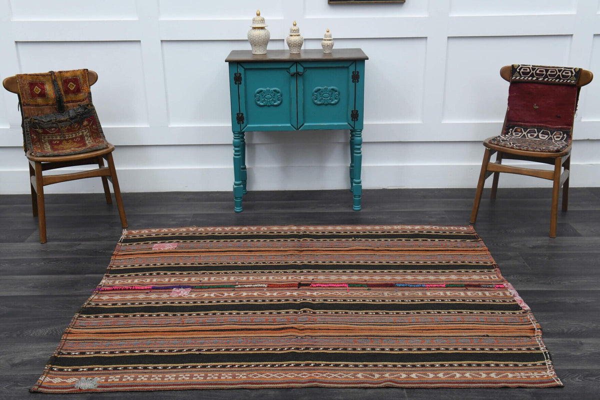 El yapımı vintage halı 150x193 cm oryantal desenli yün - kenar ve saçak detayı